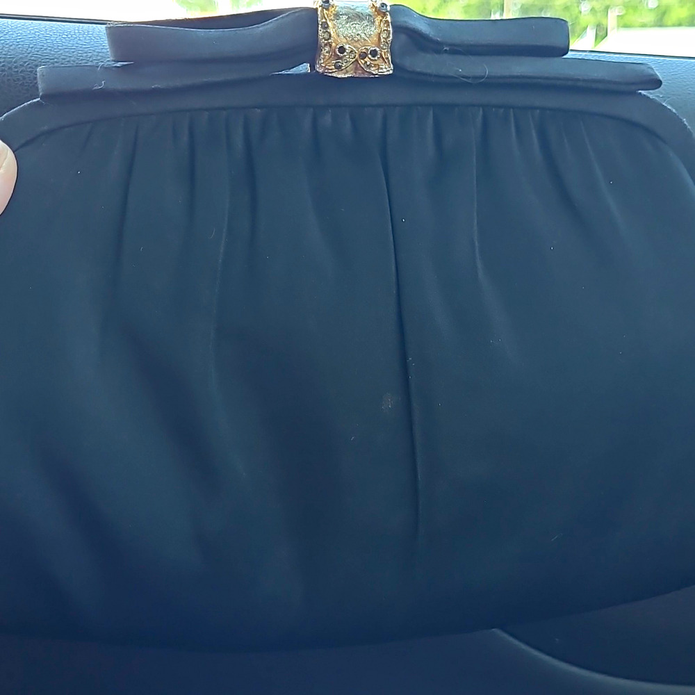 Small Black Pleated Clutch Kiss Lock Gold Hardware Chain Shoulder Strap C Coin